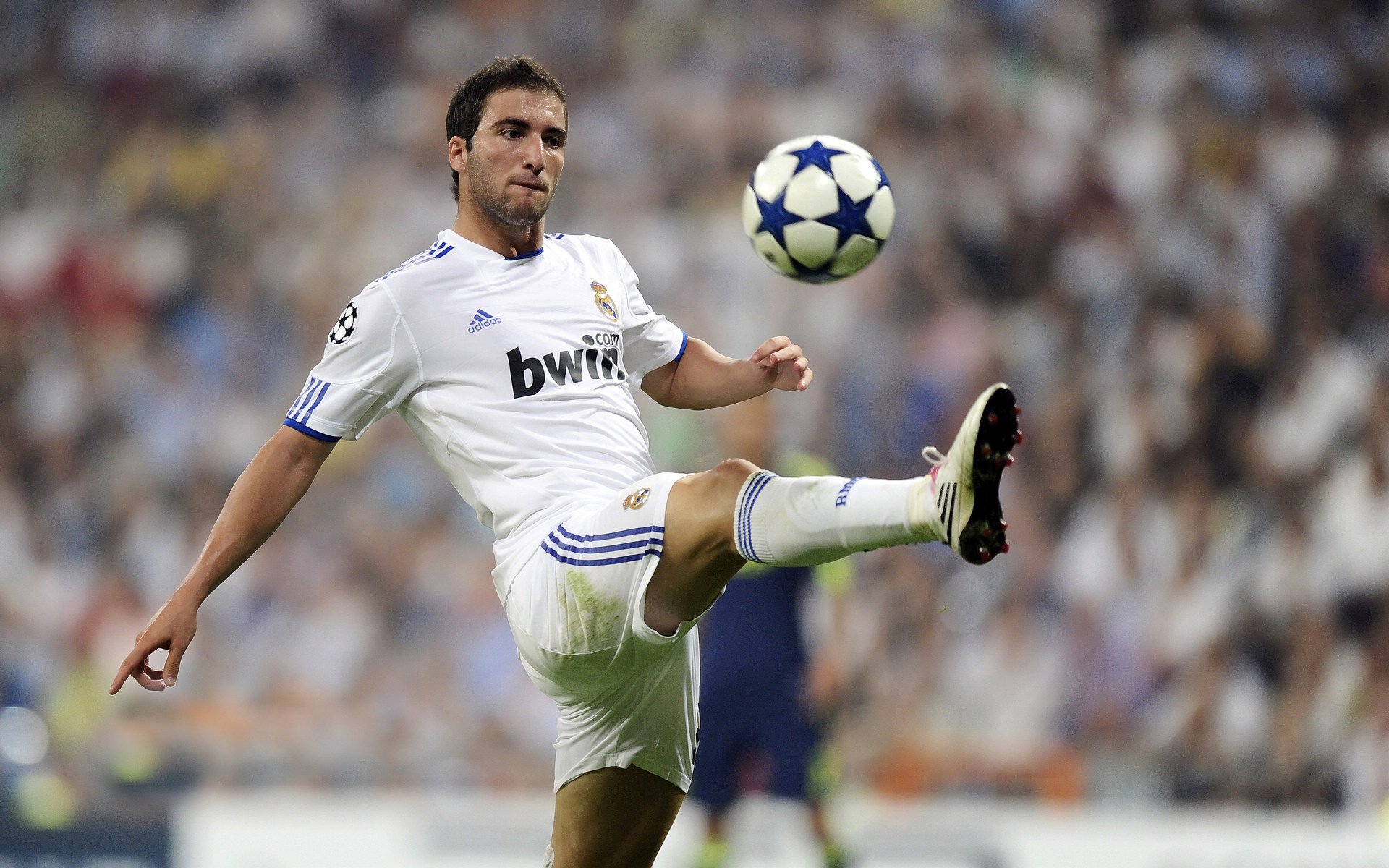 开云体育在线-边缘人变身救世主！张镇麟致命三分，新疆男篮客场力克深圳